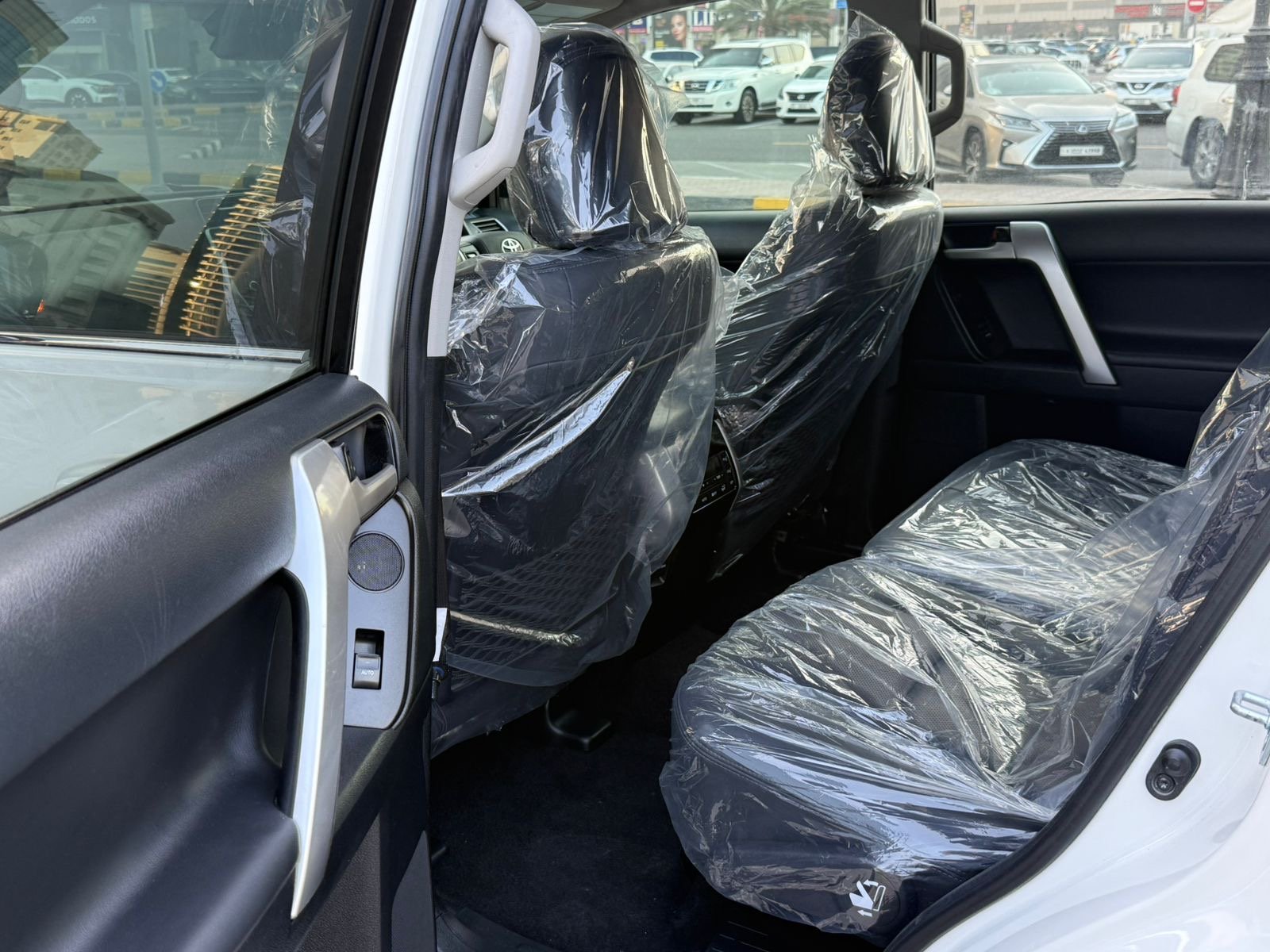 Land Cruiser Prado 2021 White image